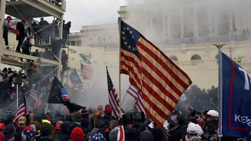 America hurts Europe, but does not leave